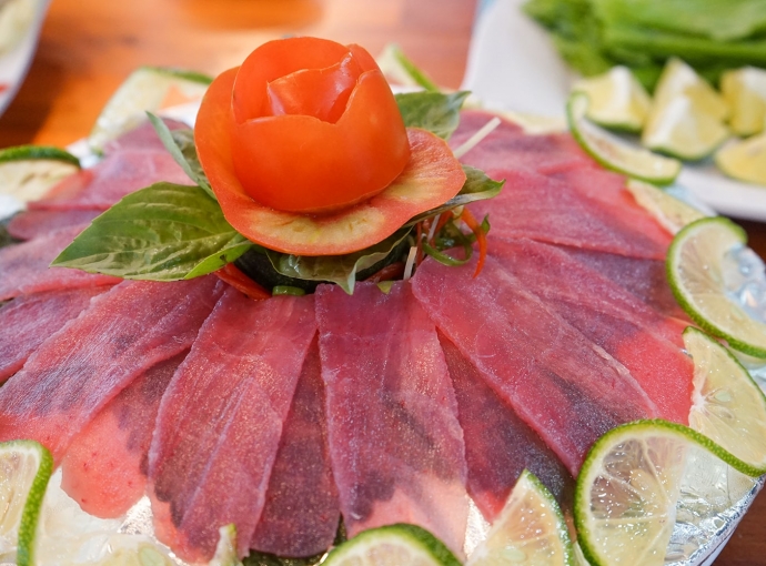 Món cá ngừ sashimi kiểu nhật